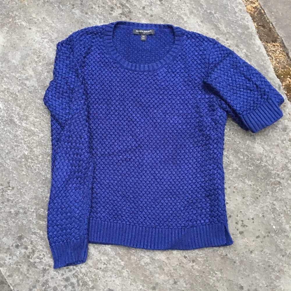 BANANA REPUBLIC- A dark blue mid-weight sweater